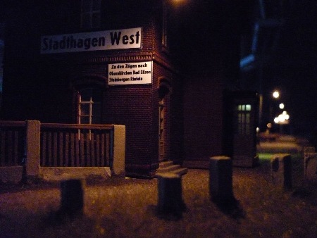 MEC Stadthagen: Stadthagen-West bekommt Licht: Die Fahrgäste müssen nicht mehr durchs Dunkel stolpern. Mai 2013