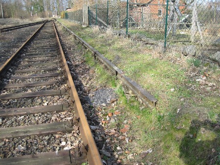 MEC Stadthagen: Nienstädt Bahnsteigkante Zustand 2010