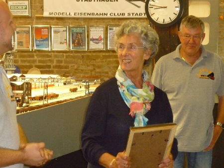 Frau Meyer ist das erste Ehrenmitglied des MEC Stadthagen.02.Oktober 2014