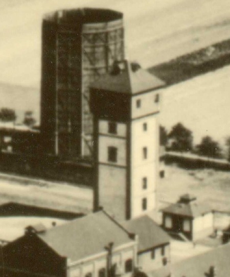 MEC Stadthagen: Georgschacht: Wasserturm und Tiefbrunnenhaus 1930. Quelle: Stadtarchiv